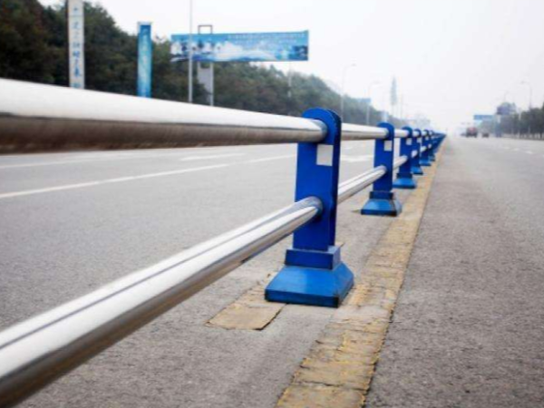 不銹鋼道路護欄多少錢一米？哪里的廠家比較好？