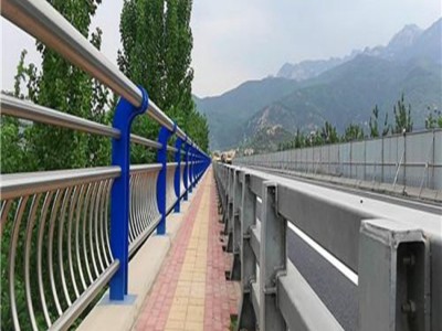 不銹鋼道路護(hù)欄的優(yōu)勢？