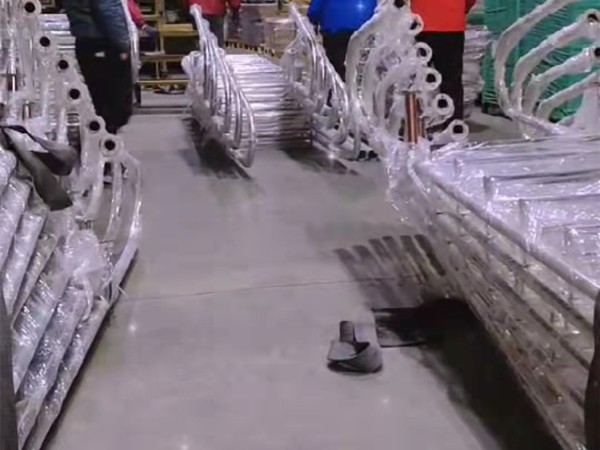 喜師傅316不銹鋼爬梯可以安裝在泳池？