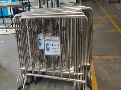 不銹鋼護欄廠家|華南師范大學附屬南沙小學鐵馬護欄項目