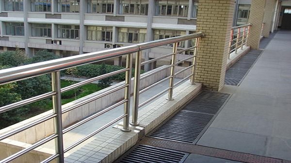 學校不銹鋼安全護欄