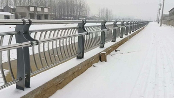 不銹鋼護(hù)欄、欄桿生銹怎么辦？