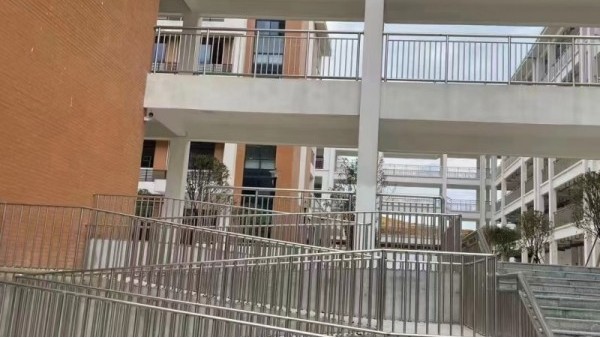 304不銹鋼學校護欄