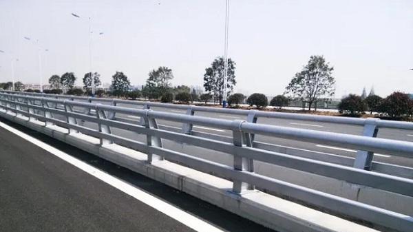 道路防撞不銹鋼護欄的重要性你知道幾條？