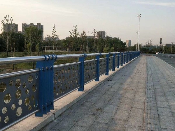 道路不銹鋼護欄的價錢由什么決定？